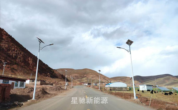 6米農(nóng)村太陽(yáng)能路燈