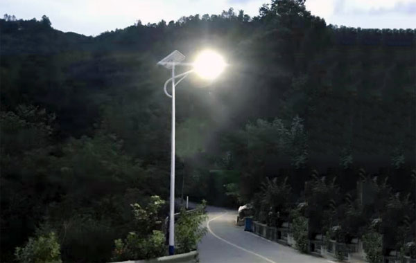6米太陽(yáng)能路燈