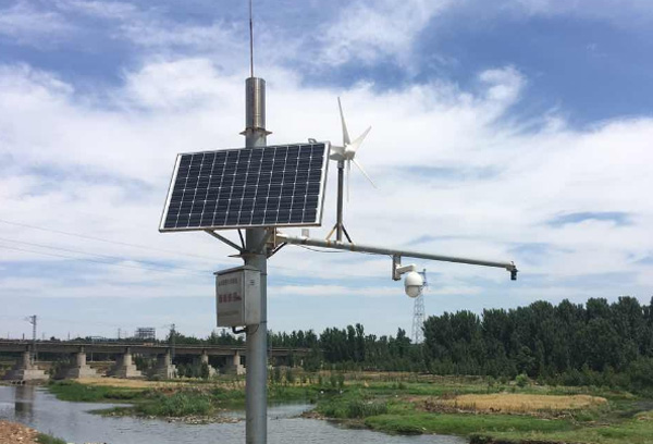 �O(ji��n)��̫��ܹ��ϵ�y(t��ng)�r��